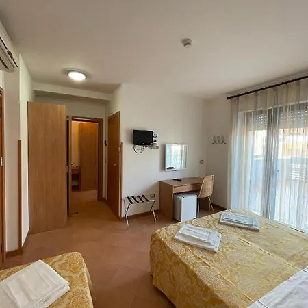 Leuco' Hotell 3*