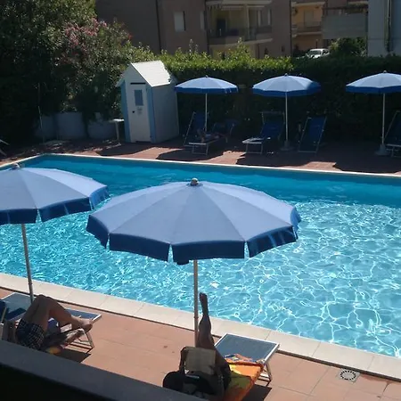 Leuco' Hotell
